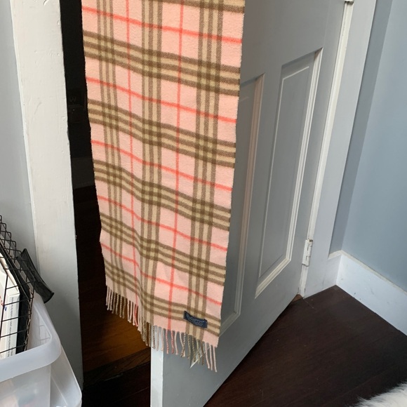Authentic Burberry pink check 100% cashmere scarf - Picture 4 of 16